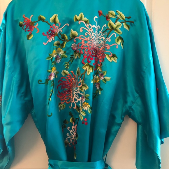 Silky floor lenth lined kimono - Picture 4 of 6